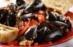 Popular Mussels with Chouriço