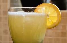 Refreshing Lemonade (Limonada Refrescante)