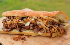 Delicious Garlic and Red Wine Steak Sandwich