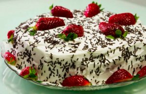 Delicious and Fruity Strawberry Cake