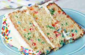 Popular Funfetti Cake (Bolo Confete Popular)