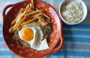 Delicious Bitoque (Steak with Egg)