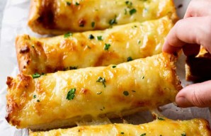 Incredibly Tasty Garlic and Cheese Bread