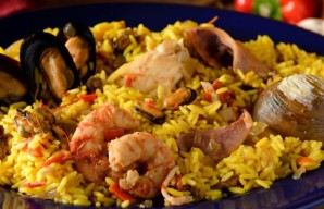 Flavorful Portuguese-Style Valenciana Rice