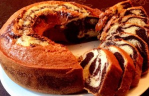 Yogurt Marble Cake (Bolo Mármore de Iogurte)