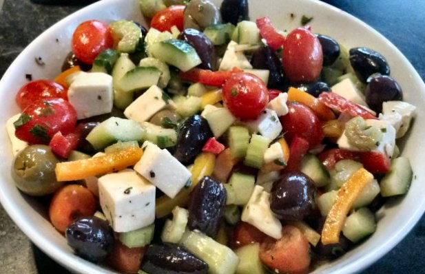 Delicious Chunky Medley Salad with Vinaigrette