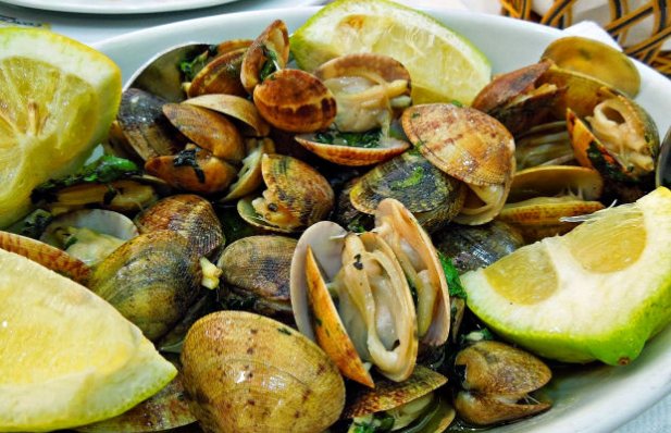 Bulhão Pato with Littleneck Clams