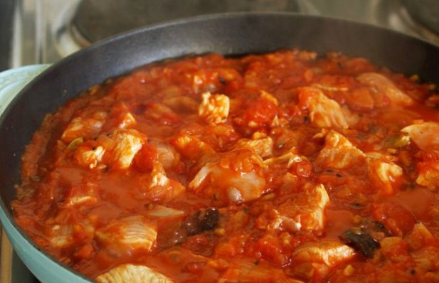 Easy Chicken with Tomato Sauce