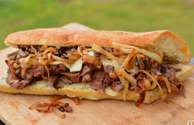 Delicious Garlic and Red Wine Steak Sandwich