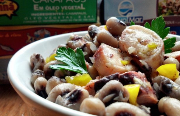 Yum Black Eyed Peas and Octopus Salad 