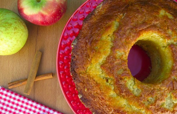 Yummy Yogurt, Apple and Cinnamon Cake