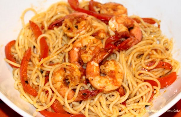 Yum Portuguese-Style Spaghetti with Shrimp