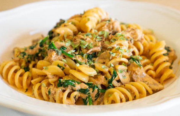 Delicious Portuguese-Style Pasta with Tuna