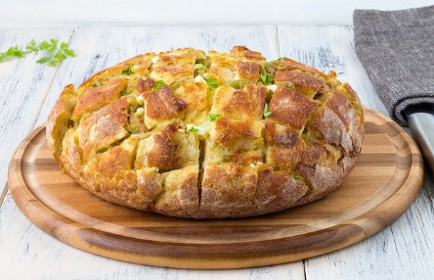 Portuguese-Style Garlic and Cheese Bread