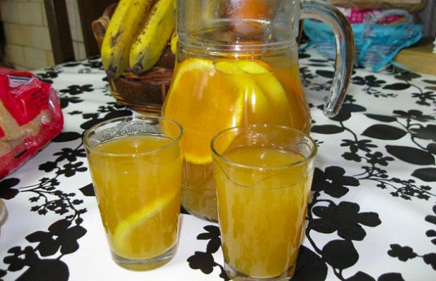 Peaches Iced Tea (Chá Gelado de Pêssego)