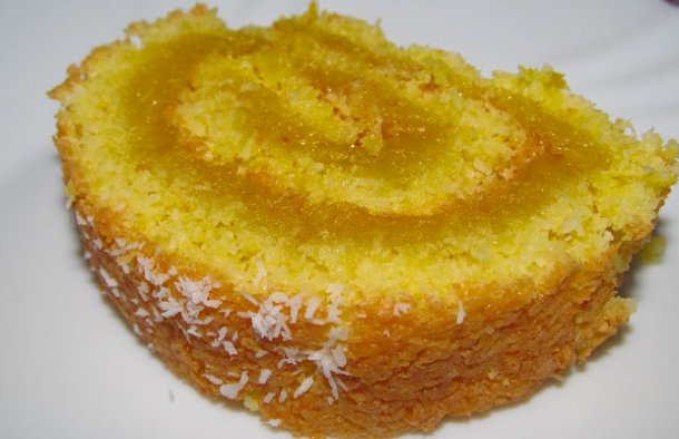 Moist Coconut Roll (Torta Húmida de Coco)