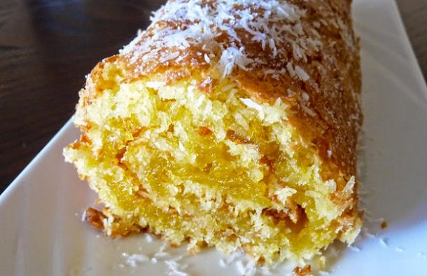 Easy Coconut Roll (Rolo de Coco)