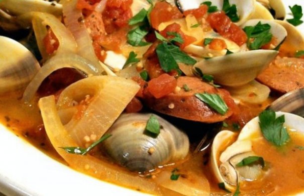 Steamed Clams with Chouriço