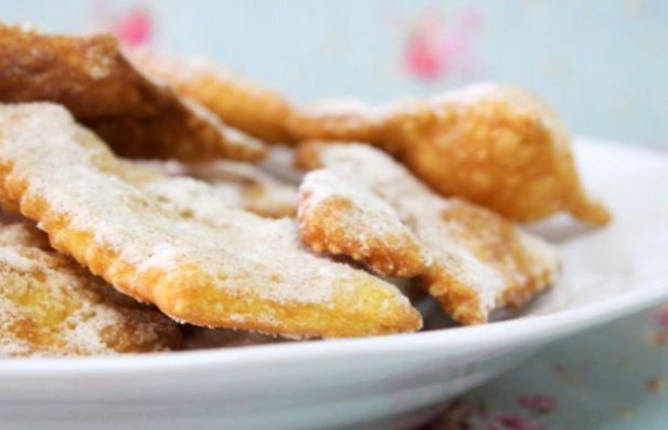 Popular Coscorões Fried Pastry