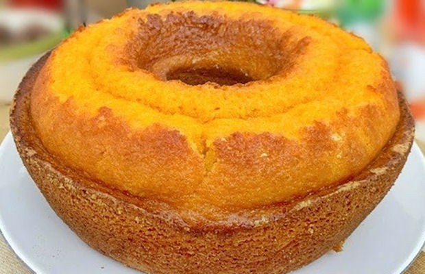 Moist Carrot Cake (Bolo de Cenoura)