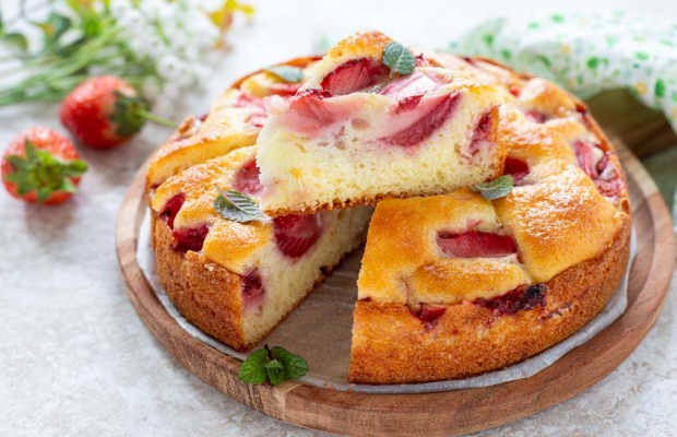 Moist Strawberry and Greek Yogurt Cake